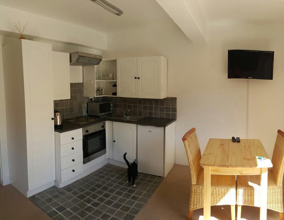 Two Door Cottage Cape Town Room photo
