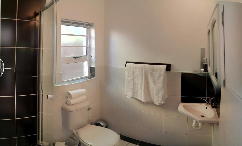 Two Door Cottage Cape Town Room photo
